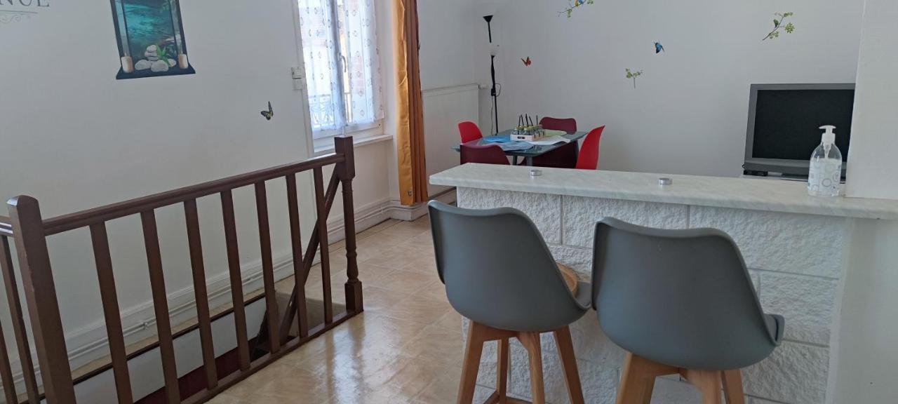 Appartement Duplex F2 Tout Confort Proche Centre Ville Avec Parking Gratuit Montluçon Kültér fotó