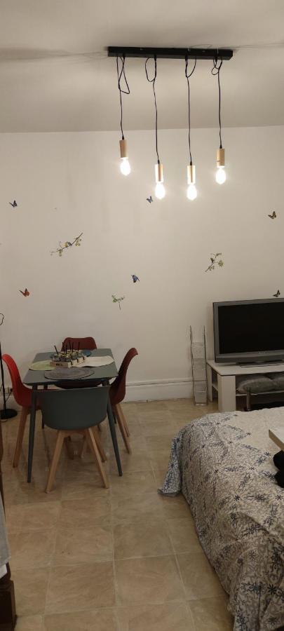 Appartement Duplex F2 Tout Confort Proche Centre Ville Avec Parking Gratuit Montluçon Kültér fotó