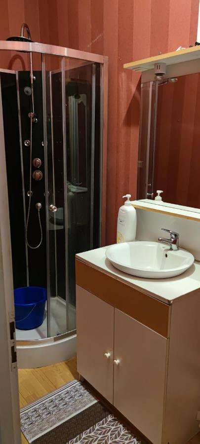Appartement Duplex F2 Tout Confort Proche Centre Ville Avec Parking Gratuit Montluçon Kültér fotó