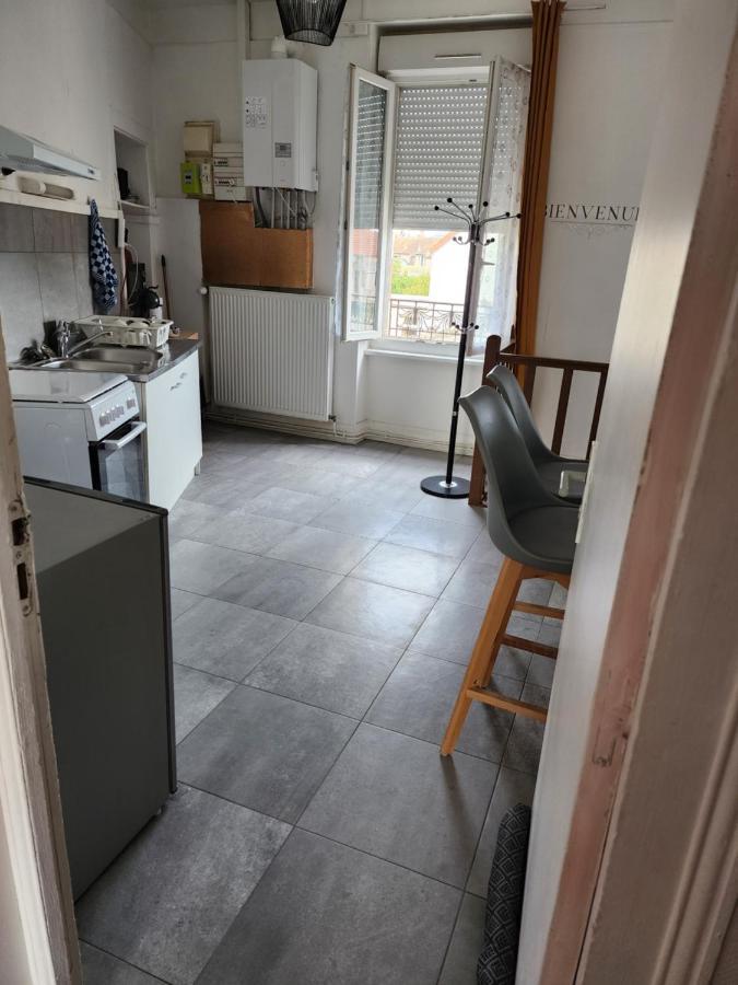 Appartement Duplex F2 Tout Confort Proche Centre Ville Avec Parking Gratuit Montluçon Kültér fotó