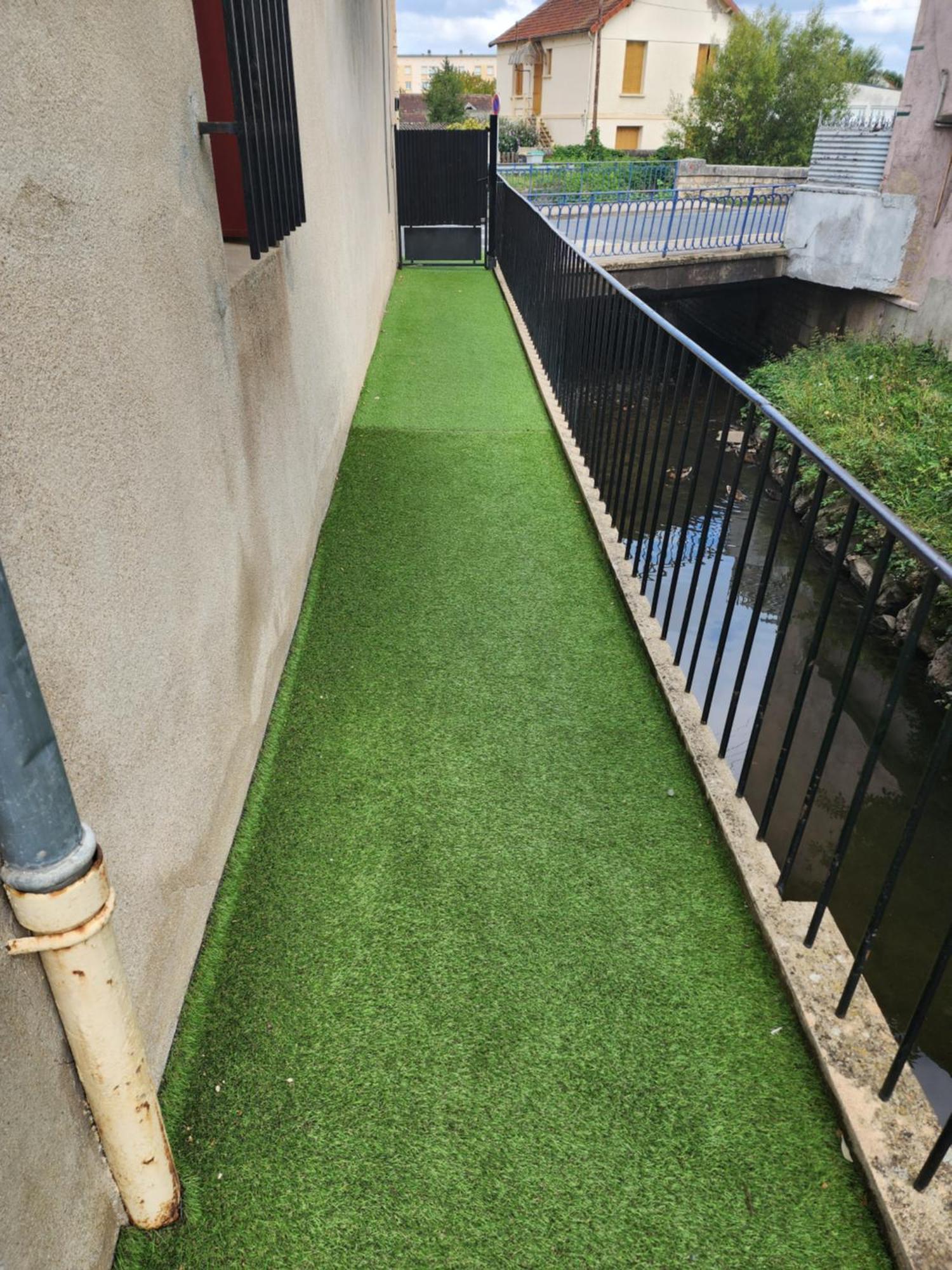 Appartement Duplex F2 Tout Confort Proche Centre Ville Avec Parking Gratuit Montluçon Kültér fotó