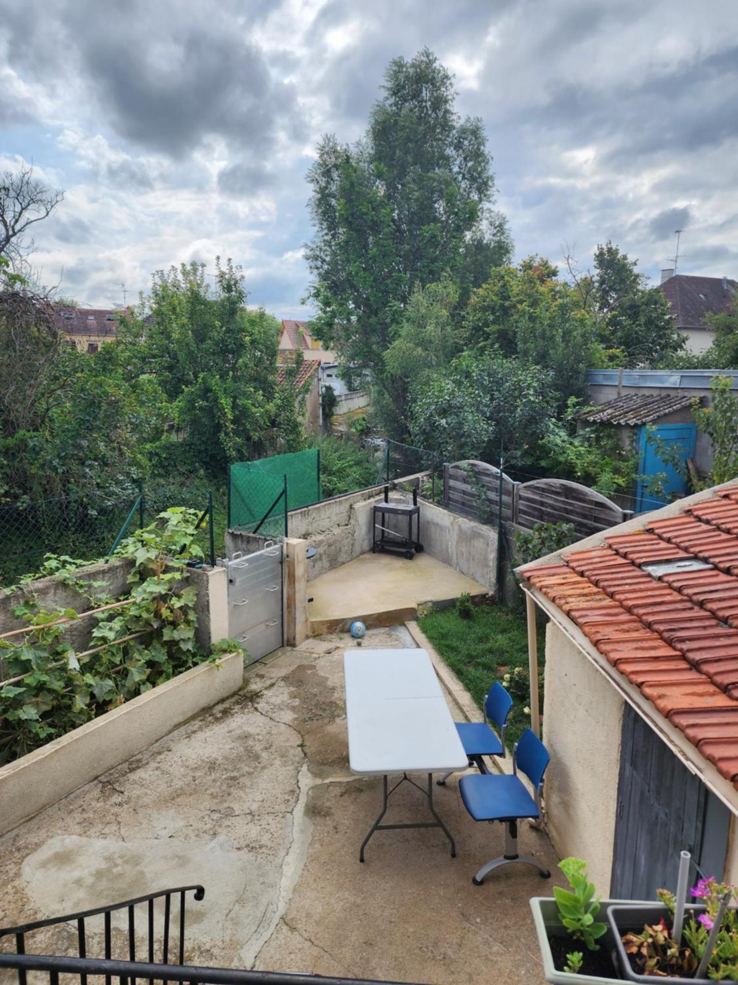Appartement Duplex F2 Tout Confort Proche Centre Ville Avec Parking Gratuit Montluçon Kültér fotó